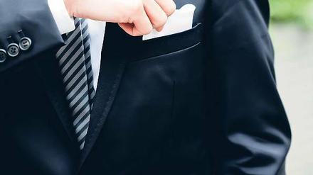 Perfekt in Form. Von diesem Auftritt im Anzug wäre vermutlich auch Knigge begeistert. So förmlich muss es aber nicht in jedem Beruf und für jeden Anlass sein. Foto: Fotolia
