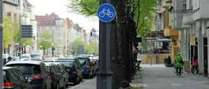 Die Ausnahme: Solche Schilder zwingen, den Radweg zu benutzen. Sie dürfen nur noch an ganz besonderen Gefahrenstellen hängen.