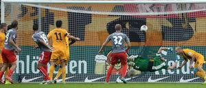 Für Union Tor 1, für Dynamo den Zonk. Sören Brandy (9) trifft zur Führung.