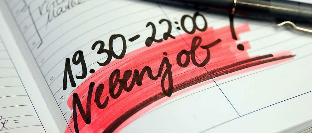 Zu wenig. 39 Prozent der Befragten gaben in einer IG-Metall-Umfrage an, dass sie aus finanzieller Not einen zweiten Job machen. 