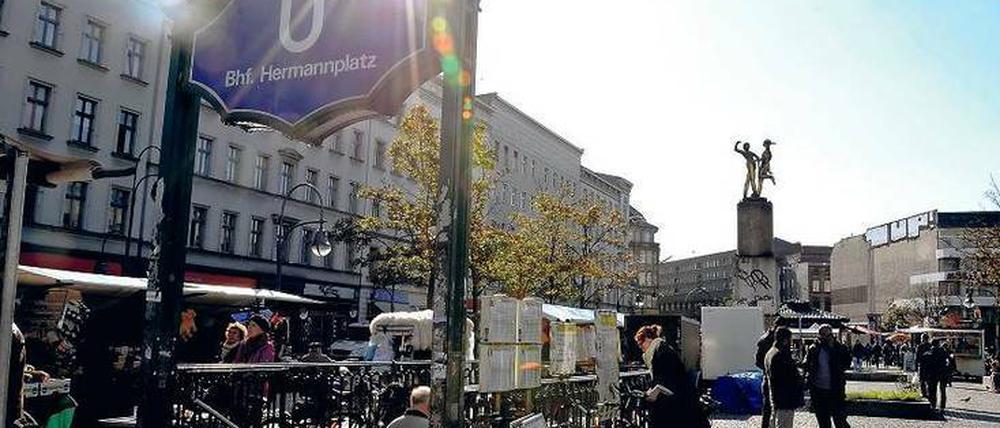 Fußgängerzone. Der Herrmannplatz in Neukölln soll größtenteils verkehrsberuhigt werden. Das kostet fünf Millionen Euro, ab 2016 wird gebaut.