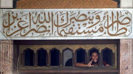 Mursi-Anhänger belagern eine Moschee in Kairo.