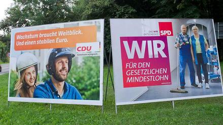 Plakate von CDU und SPD.