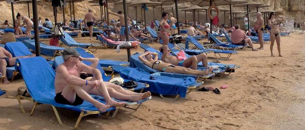 Momentan befinden sich noch rund 10 000 Deutsche in Ägypten. Die großen Reiseveranstalter sagten am Freitag alle Reisen in die Region ab.