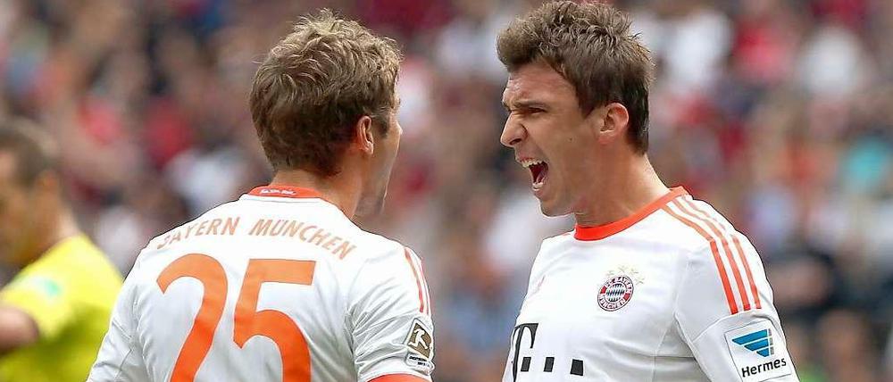 Thomas Müller und Mario Mandzukic jubeln zusammen.
