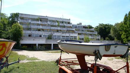 Das ehemalige Hotel Wannseeblick dämmert seinem Abriss entgegen.