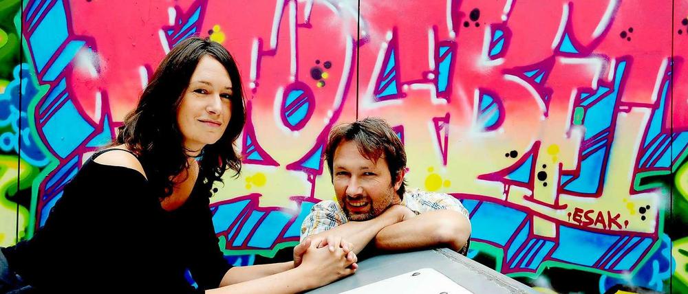 Die Farbe Bunt. Franziska Wilbrandt und Philip Schreiterer sorgen dafür, dass die Menschen in Moabit sich gegenseitig besser kennenlernen.
