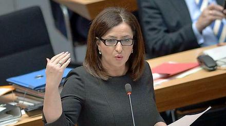 Die Berliner Senatorin für Arbeit, Integration und Frauen bei einer Sitzung im Abgeordnetenhaus. 