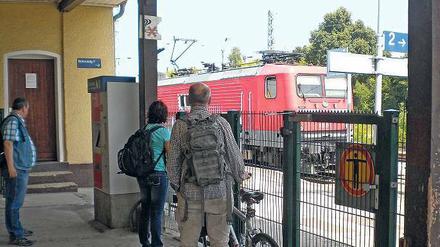 Hinter Gittern: Zum Zug geht's nur durch diese Pforte. 