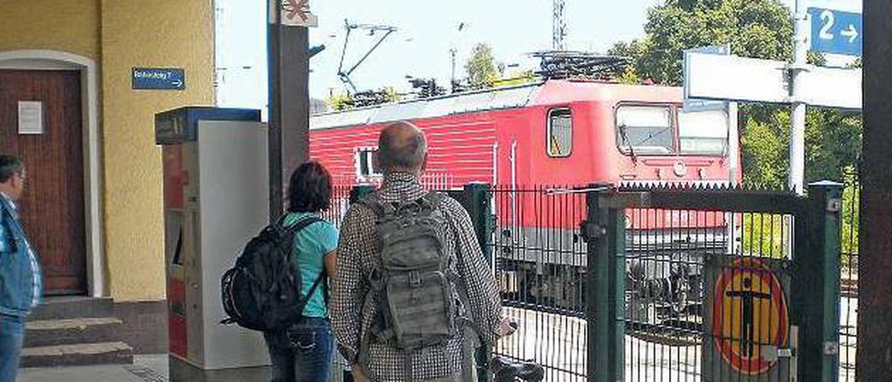 Hinter Gittern: Zum Zug geht's nur durch diese Pforte. 