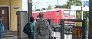 Hinter Gittern: Zum Zug geht's nur durch diese Pforte.