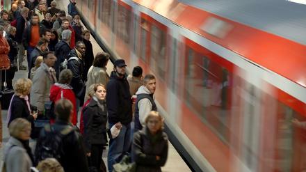 Berufspendler am Hauptbahnhof Hamburg