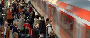 Berufspendler am Hauptbahnhof Hamburg