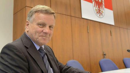 Gefragter Mann: Am Montag sprach Flughafenchef Hartmut Mehdorn im Potsdamer Landtag vor dem Flughafen-Sonderausschuss, am Donnerstag muss er dem Berliner Abgeordnetenhaus einen Bericht vorlegen.