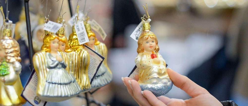 Weihnachtsengel. Das wird man jawohl noch sagen dürfen. Oder doch nicht? In der DDR hießen sie ideologisch korrekt: geflügelte Jahresendzeitfiguren.