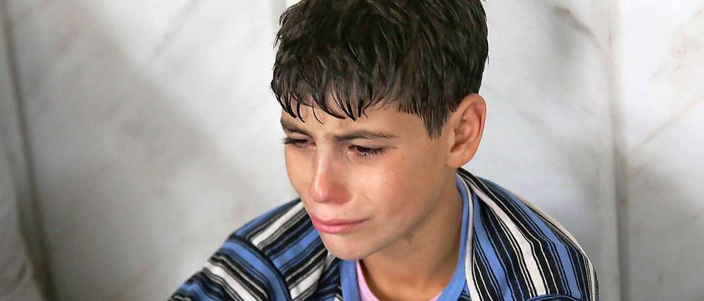 Ein syrischer Junge im Notlazarett nach den mutmaßlichen Giftgasattacken.