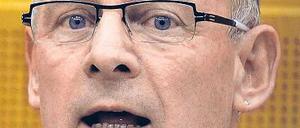 Winfried Hermann (61) ist Minister für Verkehr und Infrastruktur im grün-rot regierten Baden-Württemberg. Zuvor war er für die Grünen Verkehrspolitiker im Bundestag.