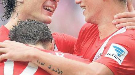 Nach dem Traumpass. Johannes Geis (r.) leitete den zweiten Treffer ein. Foto: dpa