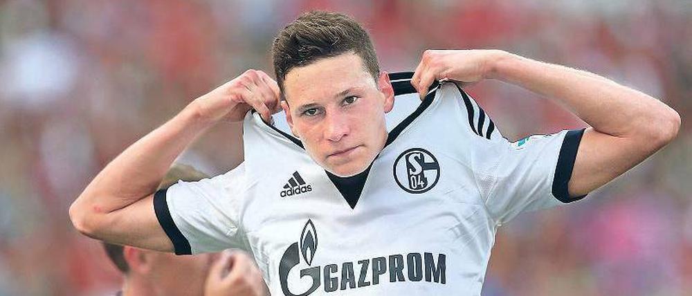 Noch nicht die richtige Kragenweite. Schalkes Jungstar Julian Draxler. 
