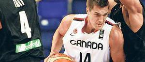 Aufstrebender Allestuer. Levon Kendall (M.) kann auch Basketball. Foto: Reuters