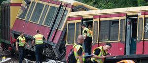 Völlig verkeilt: Ermittler suchten damals in den Trümmern-