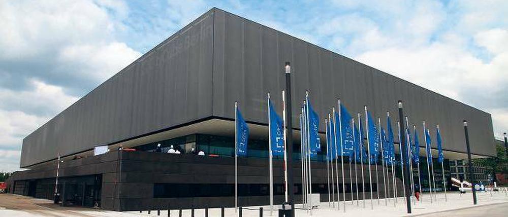 Charlottenburgs Silberbau. Das neue Kongresszentrum City Cube am Messegelände. Es kann auch anthrazit wirken.
