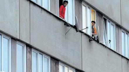 Wohin mit den Flüchtlingen? Neben Asylbewerberheimen, wie hier einst in dem sächsischen Städtchen Kamenz, gibt es auch die Möglichkeit, die Menschen in kleineren Wohnungen unterzubringen. Foto: Matthias Hiekel/dpa