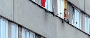 Wohin mit den Flüchtlingen? Neben Asylbewerberheimen, wie hier einst in dem sächsischen Städtchen Kamenz, gibt es auch die Möglichkeit, die Menschen in kleineren Wohnungen unterzubringen. Foto: Matthias Hiekel/dpa