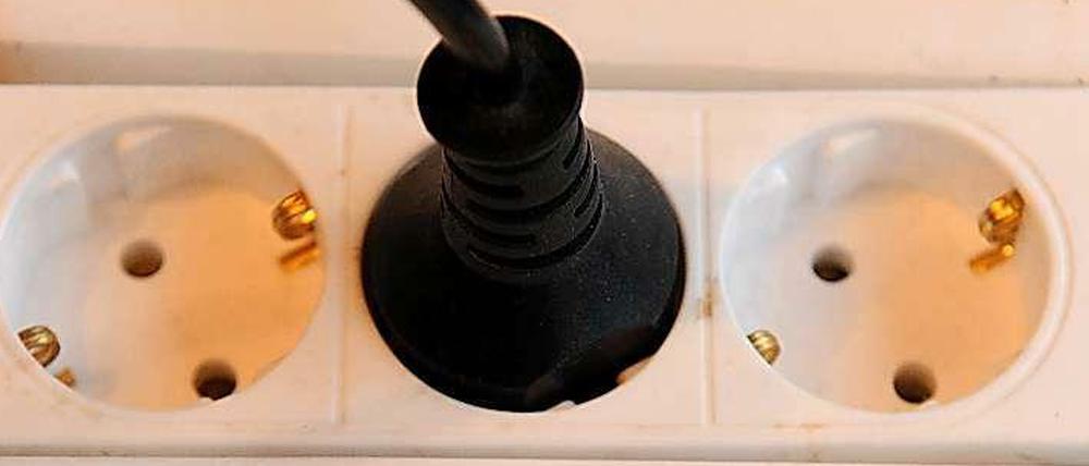 Wer zieht den Stecker? Bei der Rekommunalisierung des Stromnetzes konnte sich die Berliner Regierungskoalition bislang nicht auf eine gemeinsame Linie einigen. 