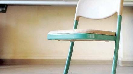 Wenn der Stuhl leer bleibt. Bei Schul-Unlust können Lehrer helfen, die genau nachfragen.