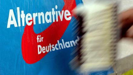 In Bremen haben mehrere Unbekannte eine Wahlkampfveranstaltung der Anti-Euro-Partei Alternative für Deutschland gestürmt 