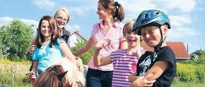 Hufenweise. Die Kinder sind begeistert von der Natur auf dem Bauernhof - und wollen das Natürliche erhalten. 