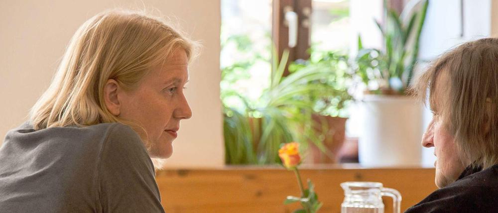 Ich hör mal zu. Lisa Paus (Bündnis 90/Die Grünen) erkundigt sich an der Basis.