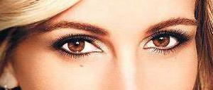 Julia Roberts geschminkt auf einem Werbeplakat.