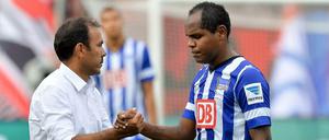 Wechselspiele: Hertha-Trainer Jos Luhukay (l.) hat personell zahlreiche Möglichkeiten.