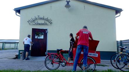 Mit dem Fahrrad auf Wahlkampftour - für mehr Wählerstimmen, aber auch um die Wahlbeteiligung zu erhöhen.