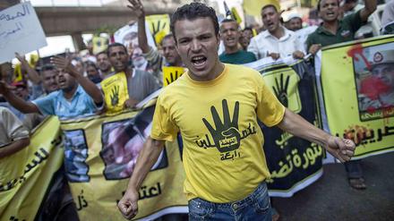 Anhänger der Muslimbruderschaft und des gestürzten Präsidenten Mursi demonstrierten auch am Freitag in Kairo.