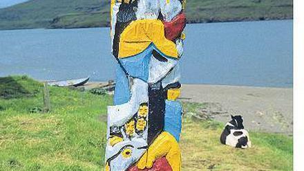 Kunstpfahl in Langasandur