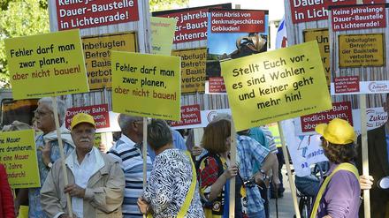 Bürger von Lichtenrade demonstrieren für einen Tunnel für die Dresdner Bahn.