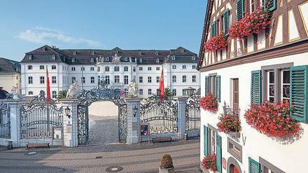 Schloss Engers bei Neuwied. Erst 1990 wurde die prächtige Anlage umfangreich restauriert.
