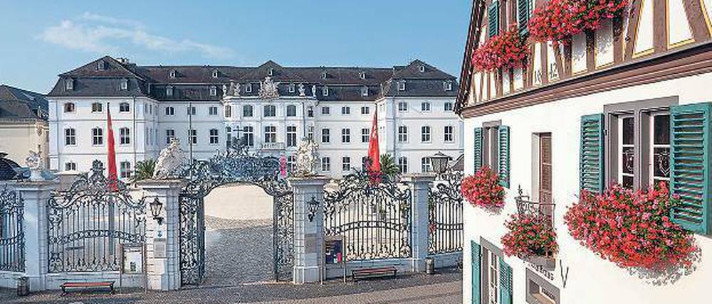 Schloss Engers bei Neuwied. Erst 1990 wurde die prächtige Anlage umfangreich restauriert.