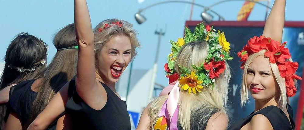Die Aktivistinnen von Femen auf dem roten Teppich des Filmfests von Venedig.
