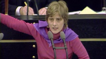 Petra Kelly im Deutschen Bundestag.