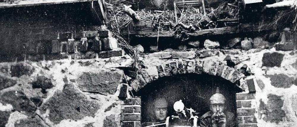 Als der Krieg zur Materialschlacht wurde. Deutsche Maschinengewehrstellung bei Neuve-Chapelle, 1915. Foto: Aus „Der Erste Weltkrieg. Eine europäische Katastrophe“/Theiss Verlag/ Roger-Viollet