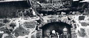 Als der Krieg zur Materialschlacht wurde. Deutsche Maschinengewehrstellung bei Neuve-Chapelle, 1915. Foto: Aus „Der Erste Weltkrieg. Eine europäische Katastrophe“/Theiss Verlag/ Roger-Viollet