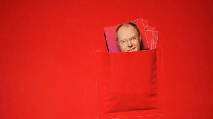 Eine Frage des Formats. SPD-Kanzlerkandidat Peer Steinbrück scheint im Wahlkampf keinen Fettnapf auszulassen.