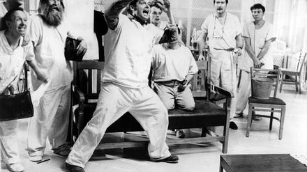 Wer die Wahl hat: In Milos Formans Psychiatriesatire "Einer flog über das Kuckucksnest" von 1975 rebellieren die Anstaltsinsassen gegen Entmündigung und Zwang.