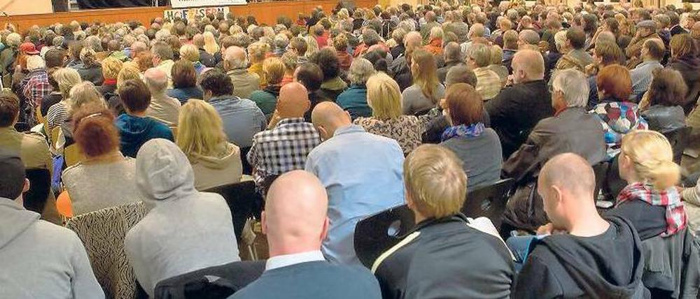 Volles Haus. Gut 300 Neuköllner kamen zu der Veranstaltung. Foto: Christian Mang