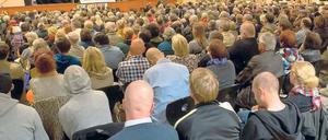Volles Haus. Gut 300 Neuköllner kamen zu der Veranstaltung. Foto: Christian Mang