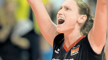 Endlich. Die deutsche Nationalspielerin Christiane Fürst feiert den Finaleinzug und die Chance auf die erste EM-Goldmedaille seit 26 Jahren.Foto: dpa